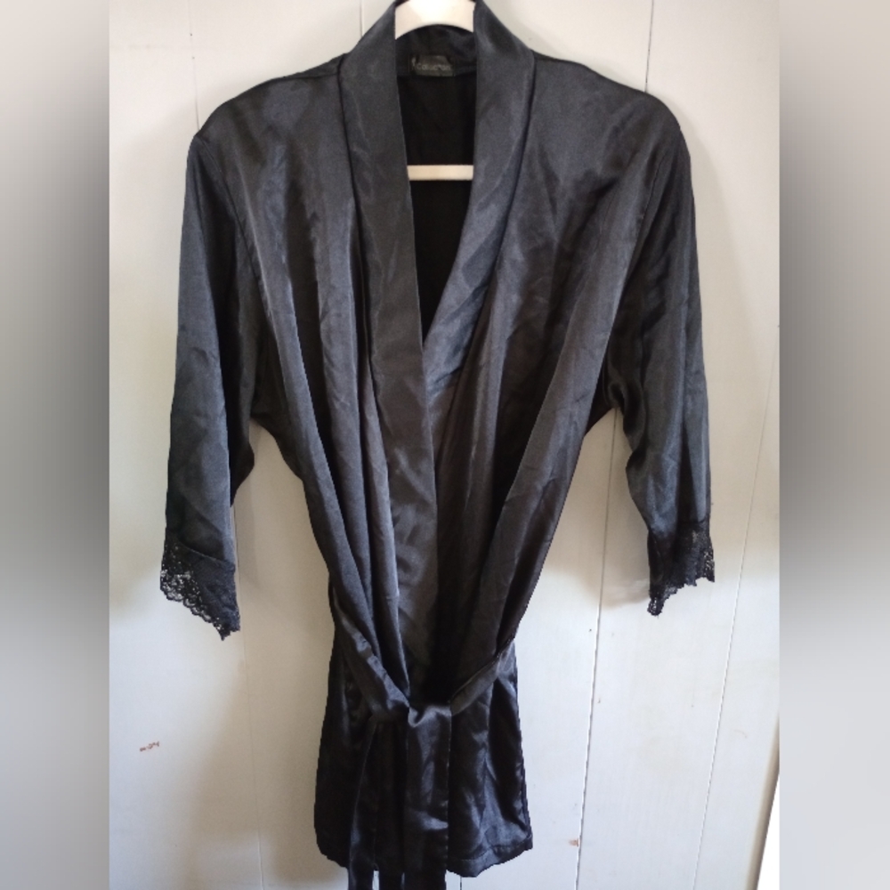 ICollection Elegant Black Lace Trim Robe